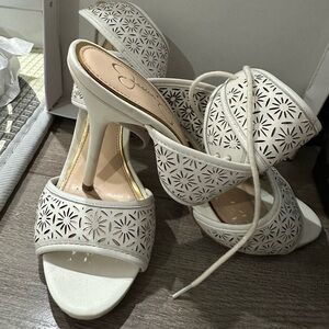 White Womens Jessica Simpson Barcia Flower Cutout Ankle Lace Sandals size 8.5